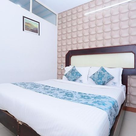 Kodavath Regency Alwaye Exterior photo