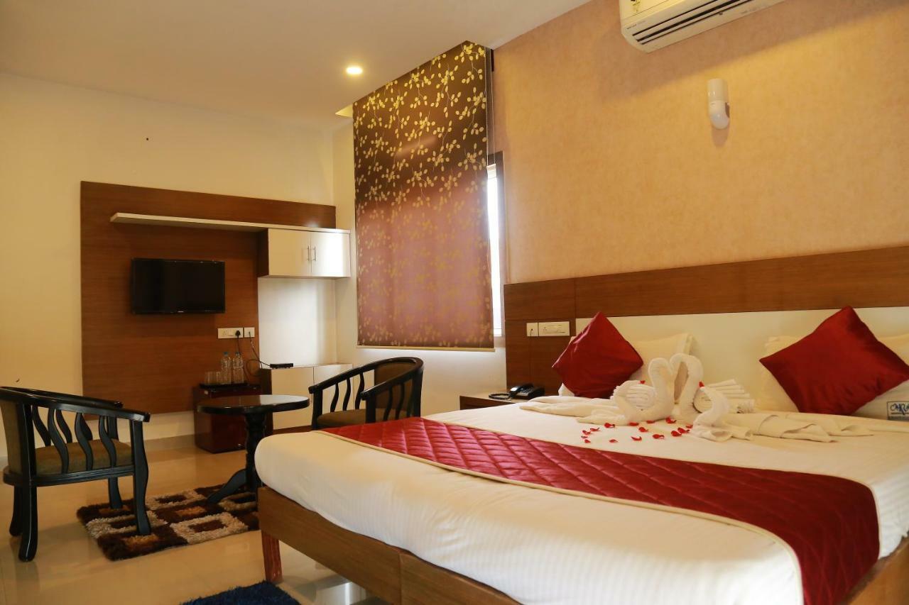 Kodavath Regency Alwaye Exterior photo
