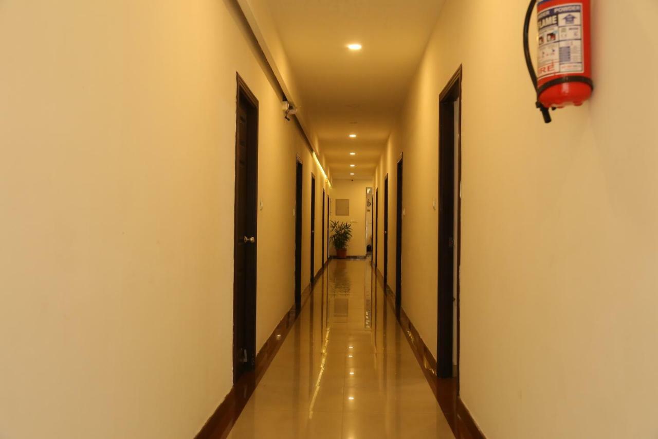 Kodavath Regency Alwaye Exterior photo