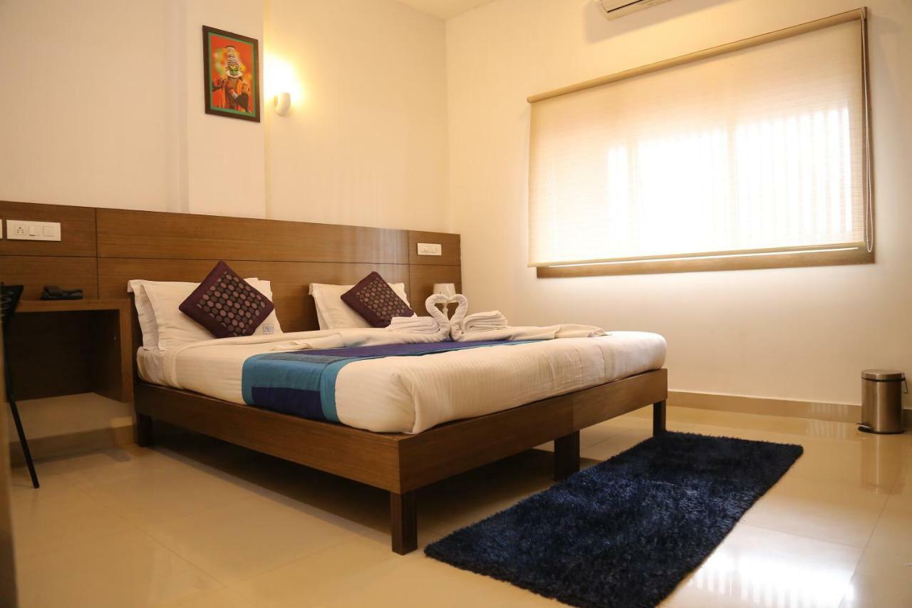 Kodavath Regency Alwaye Exterior photo