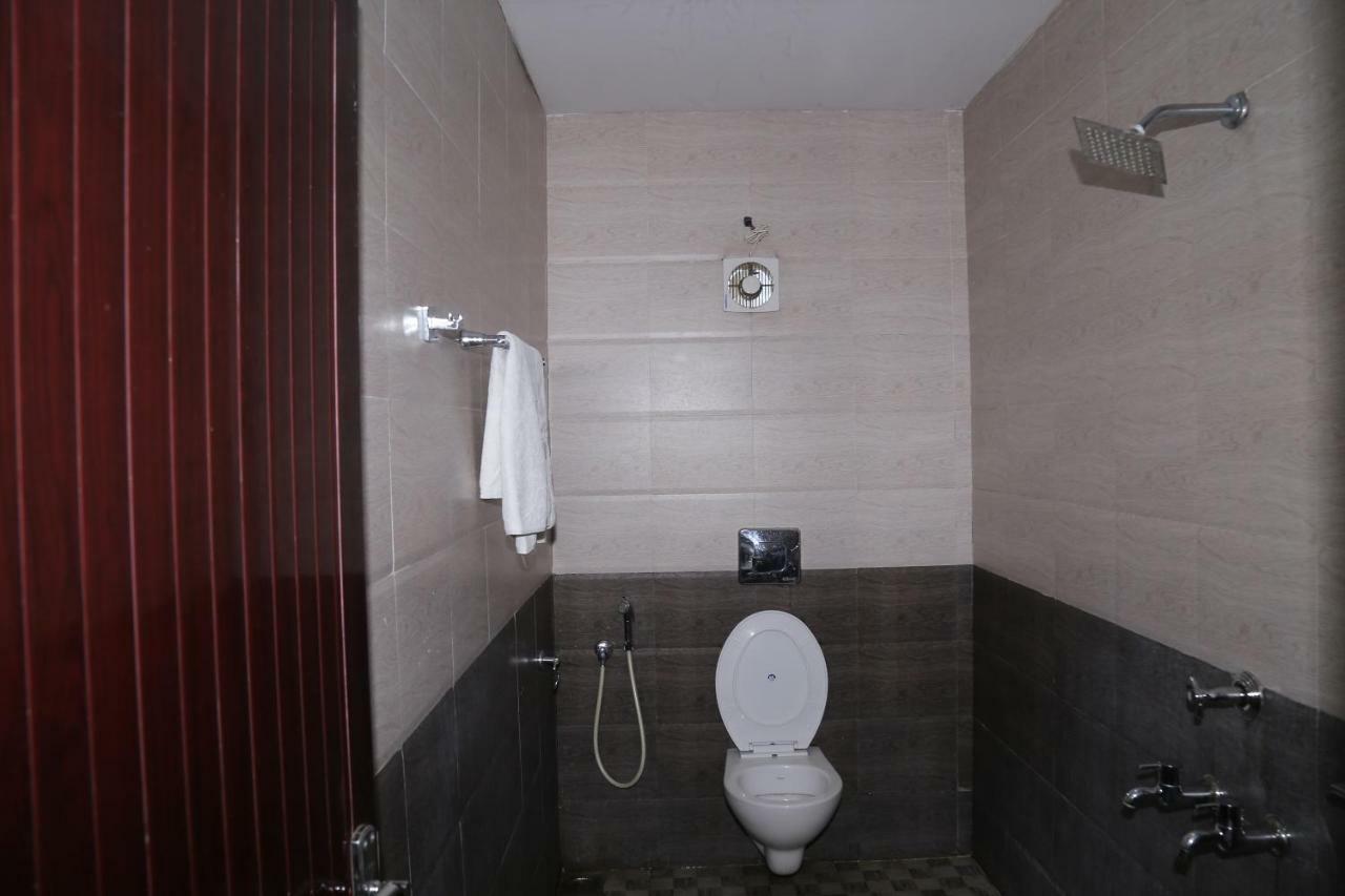 Kodavath Regency Alwaye Exterior photo